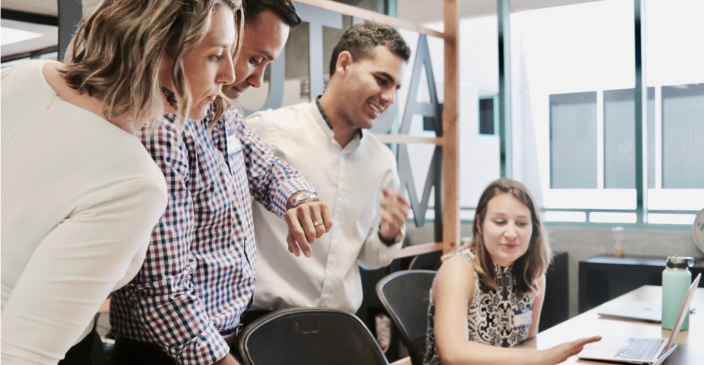 Ludzie nie chcą kupować od firm.